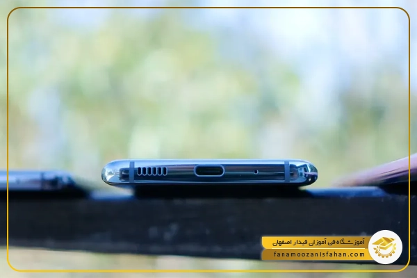 مسدود شدن یا آسیب دیدن پورت USB، دلیل شارژ نشدن گوشی